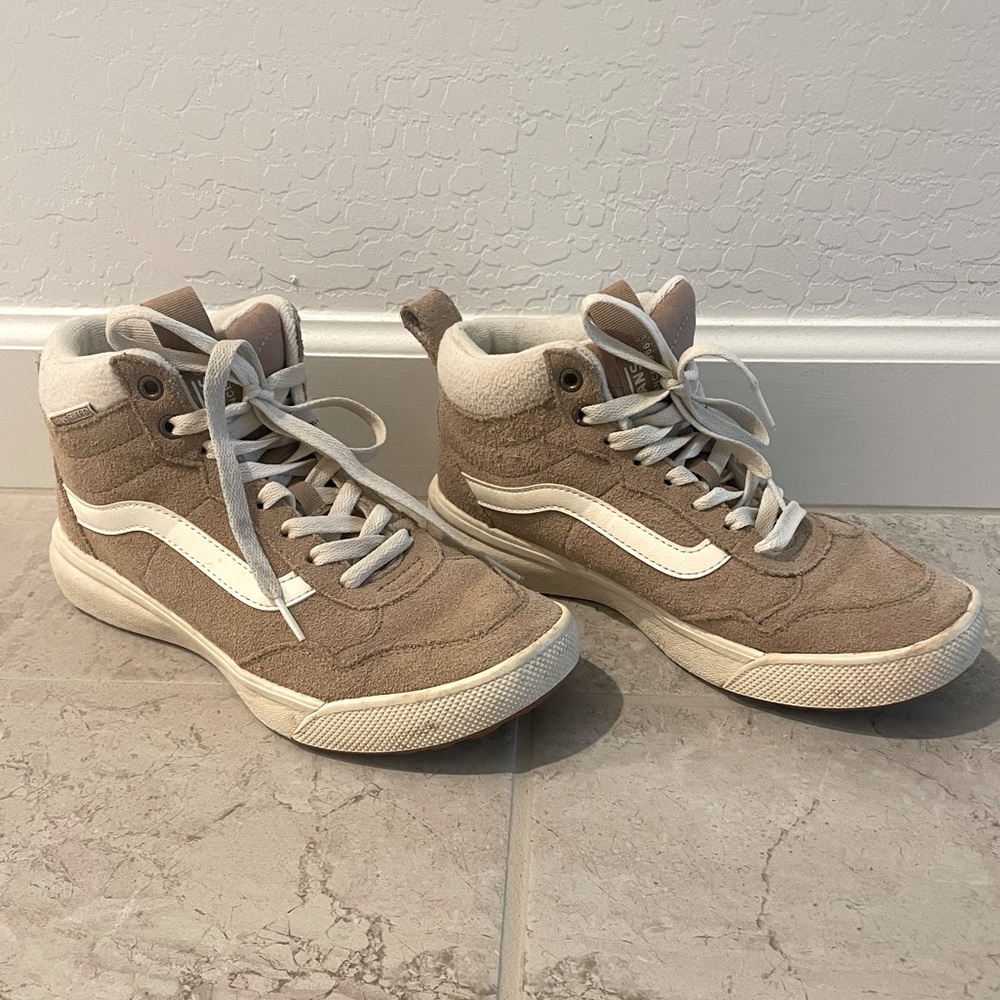 (FITS LIKE 7.5) VANS Range Hi V Tan Suede Sneakers Womens Size 8